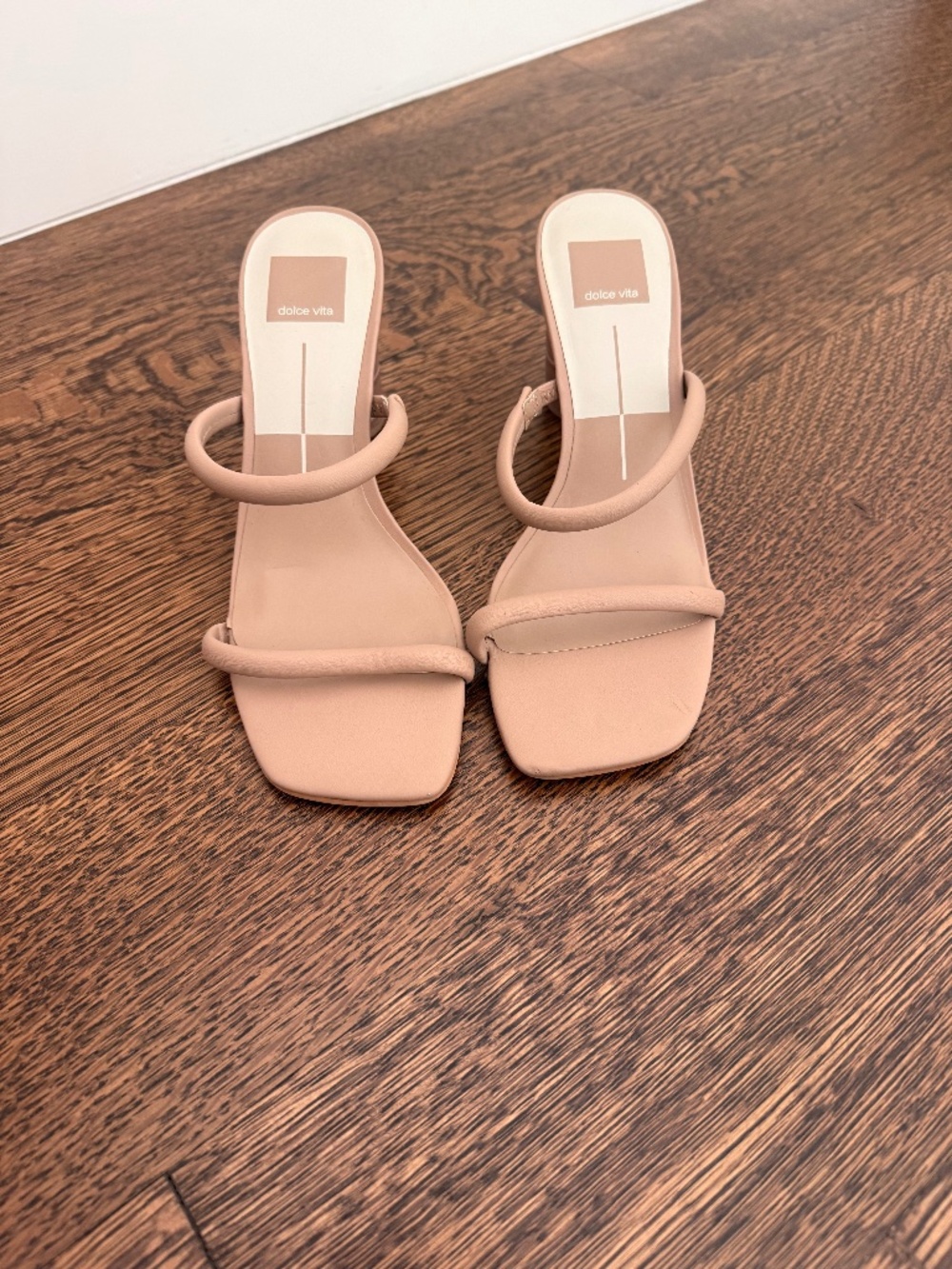 Minimalist Tan Sandels